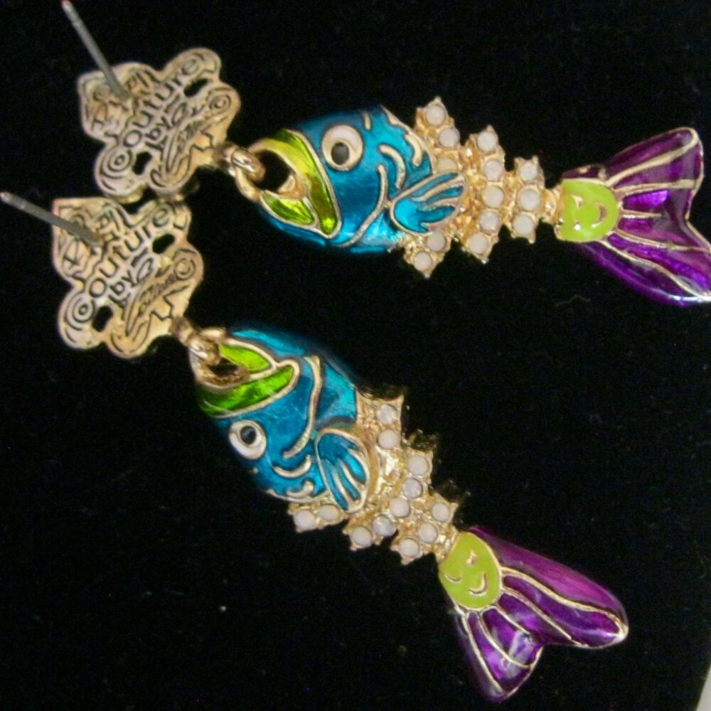 RITZY COUTURE BY LUNCH AT THE RITZ PIERCED EARRINGS-FABULOUS FISH!